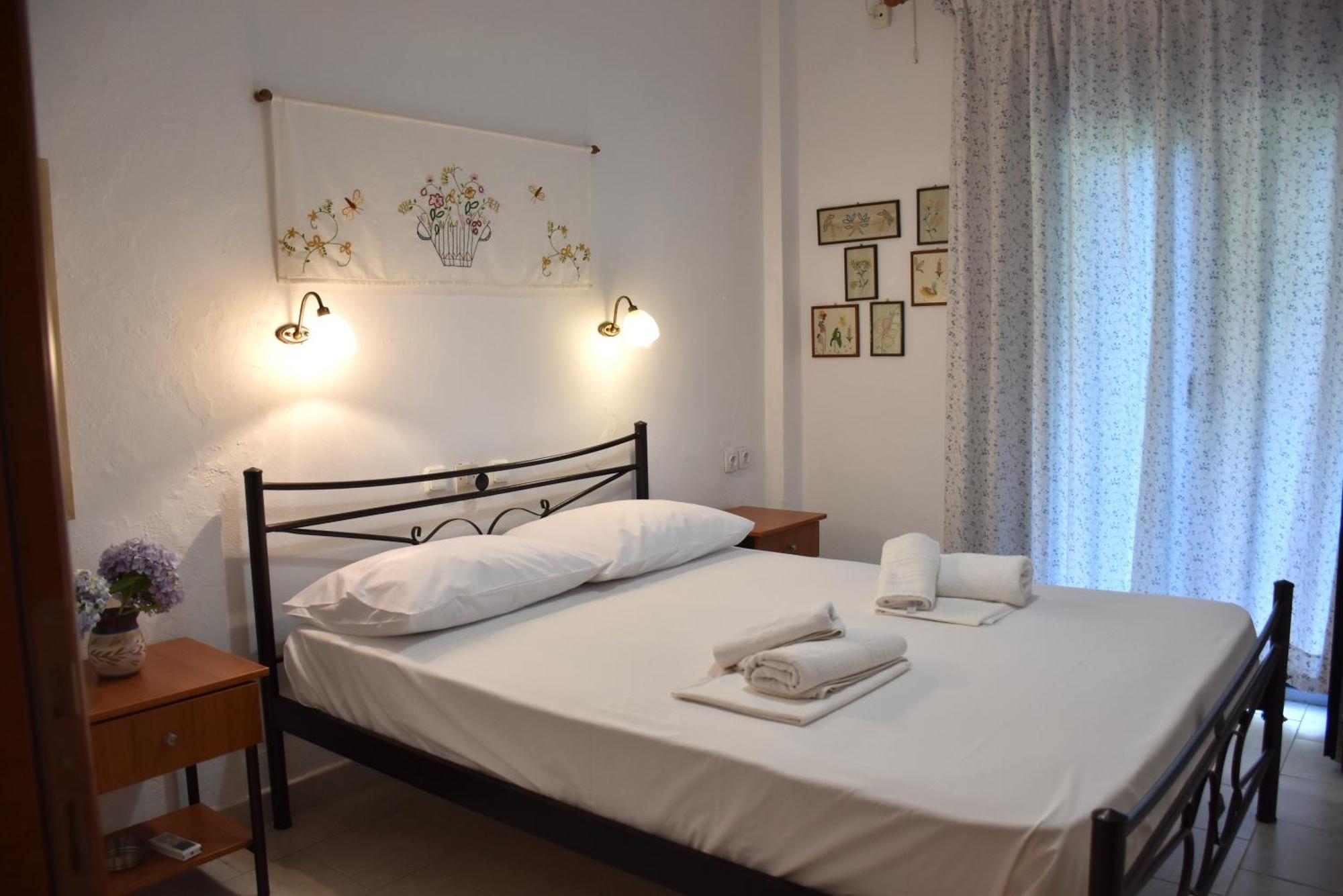 Mirsini Apartments Kariotes Eksteriør bilde