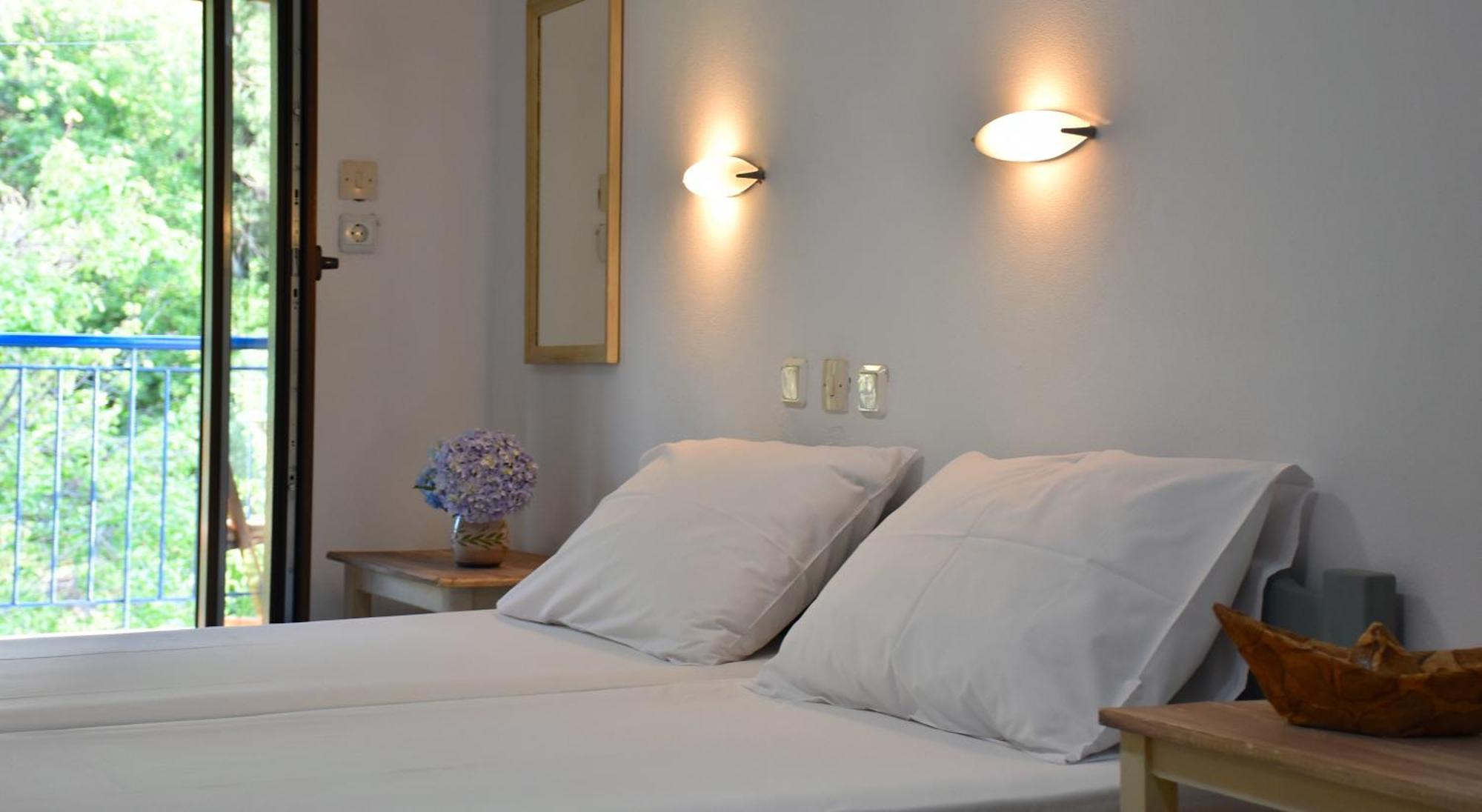 Mirsini Apartments Kariotes Eksteriør bilde